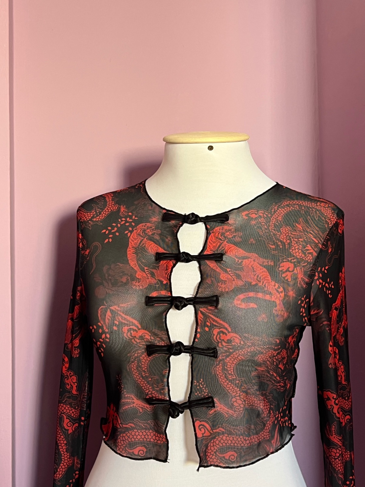 Top mesh dragon print