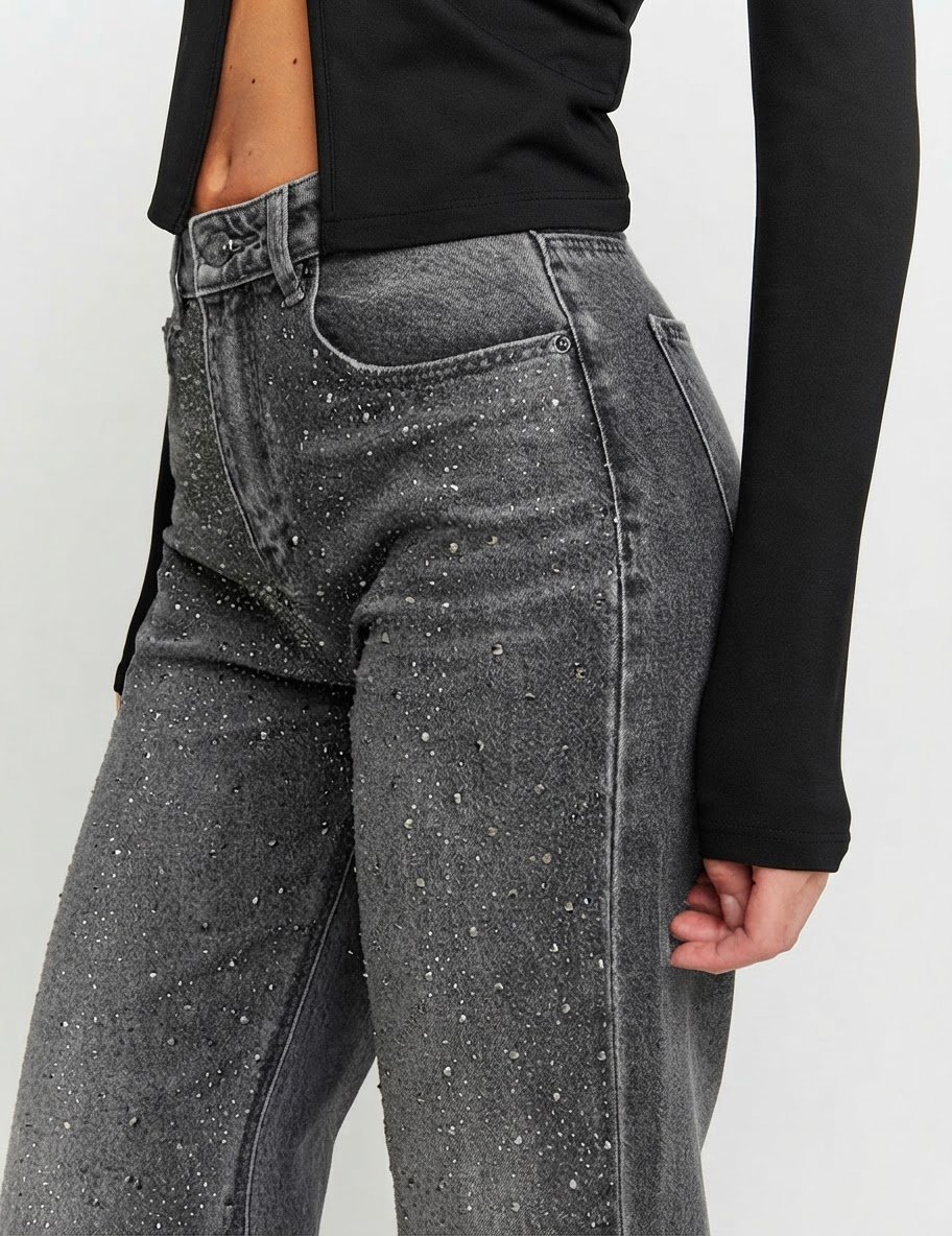 Jeans gris straight leg avec strass