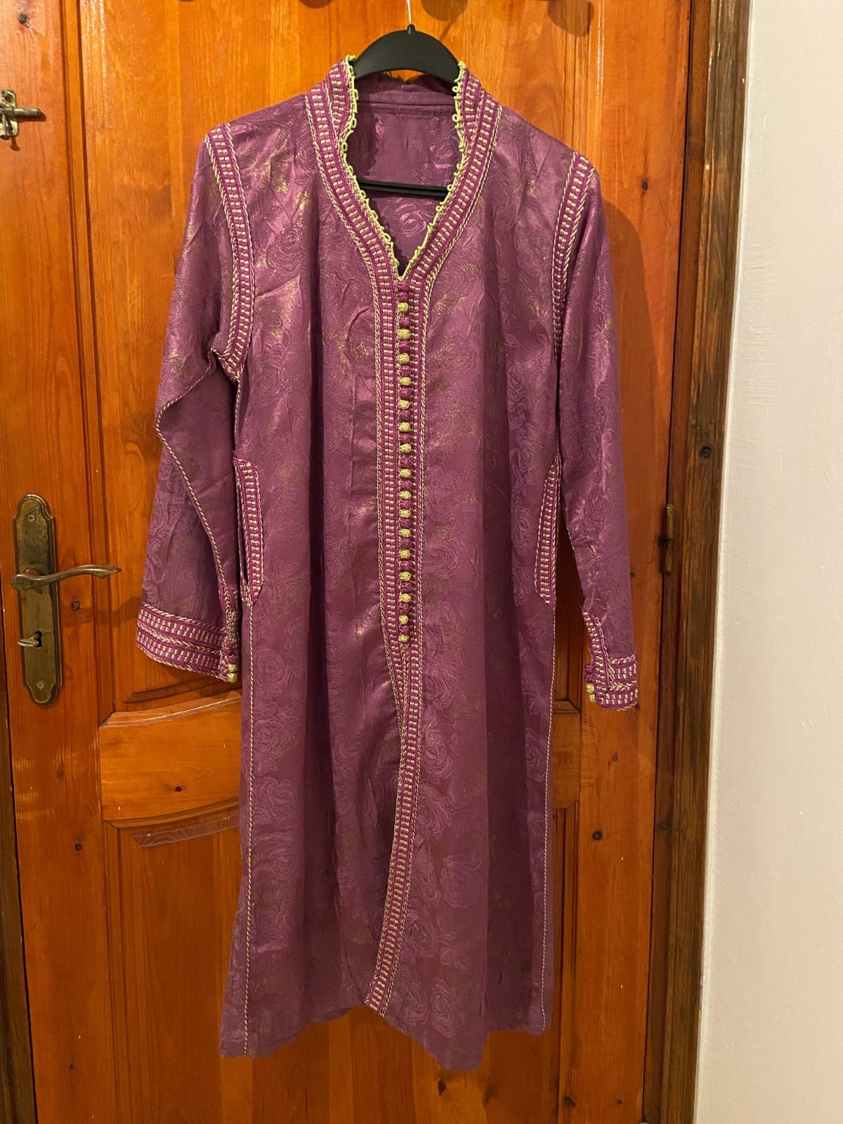 Caftan mauve satin 2 pièces avec broderie tunisienne