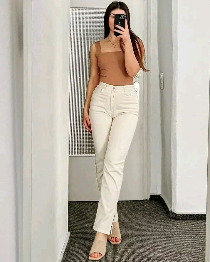 Pantalon beige fondue sur les côté 