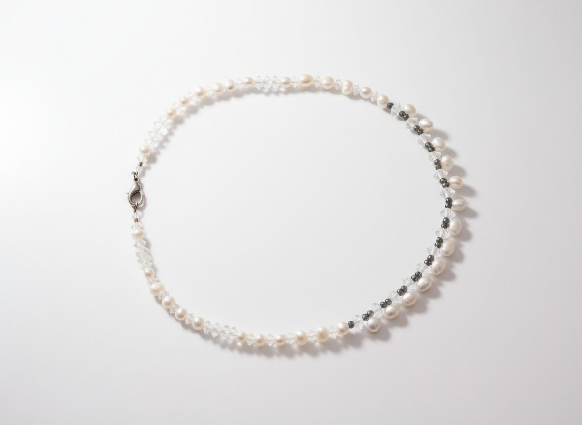 Collier ras du cou perles d,eau douce et cristaux