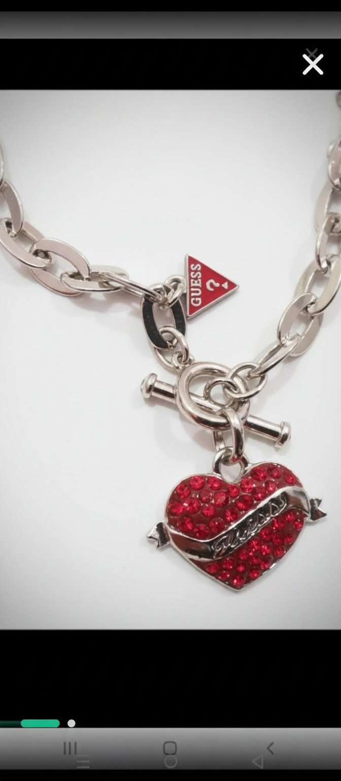 Tres joli collier ras du cou Guess