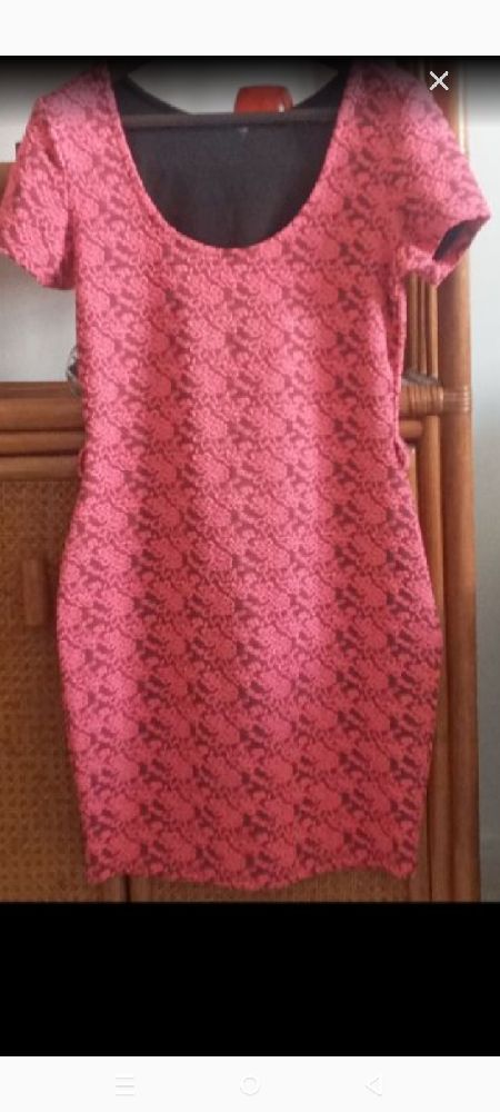 Robe en dentelle fushia tres sexy