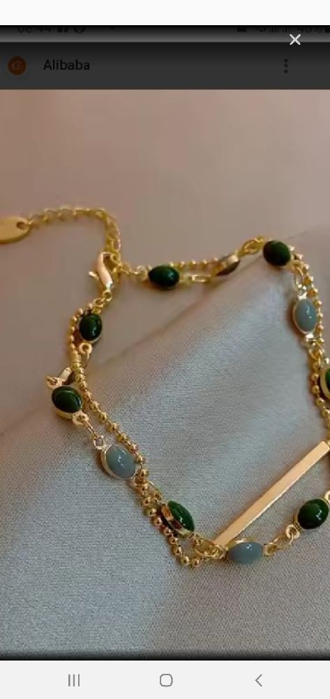 lot 3 colliers et un bracelet,le collier gris est fait main avec fermeture en argent 
