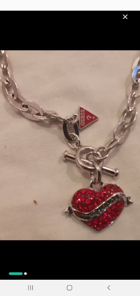Collier ras du cou treeeees joli,neuf