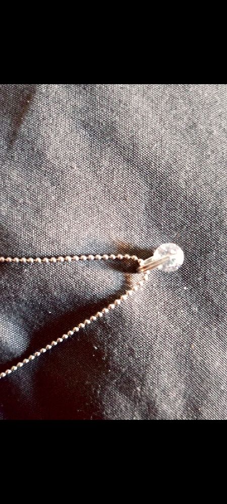 Collier fin avec vrai beau cristal
