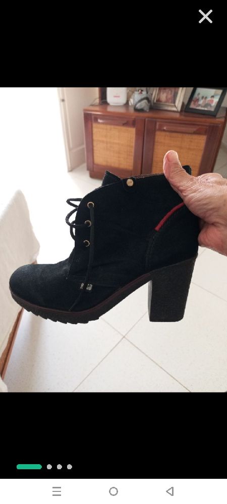 Bottines en cuir retourné ,talon gomme