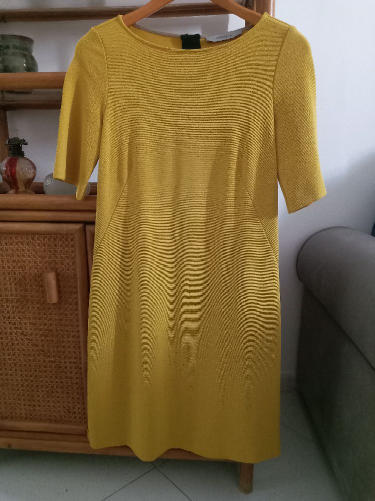 Robe simple Marella d,un tres beau jaune