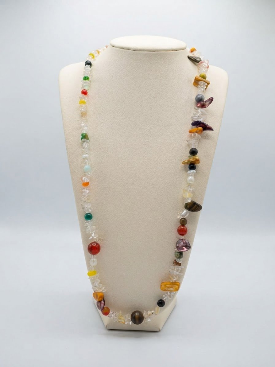 Collier cristal de roche ,perles sauvages,nacre...comme cadeau des boucles assorties