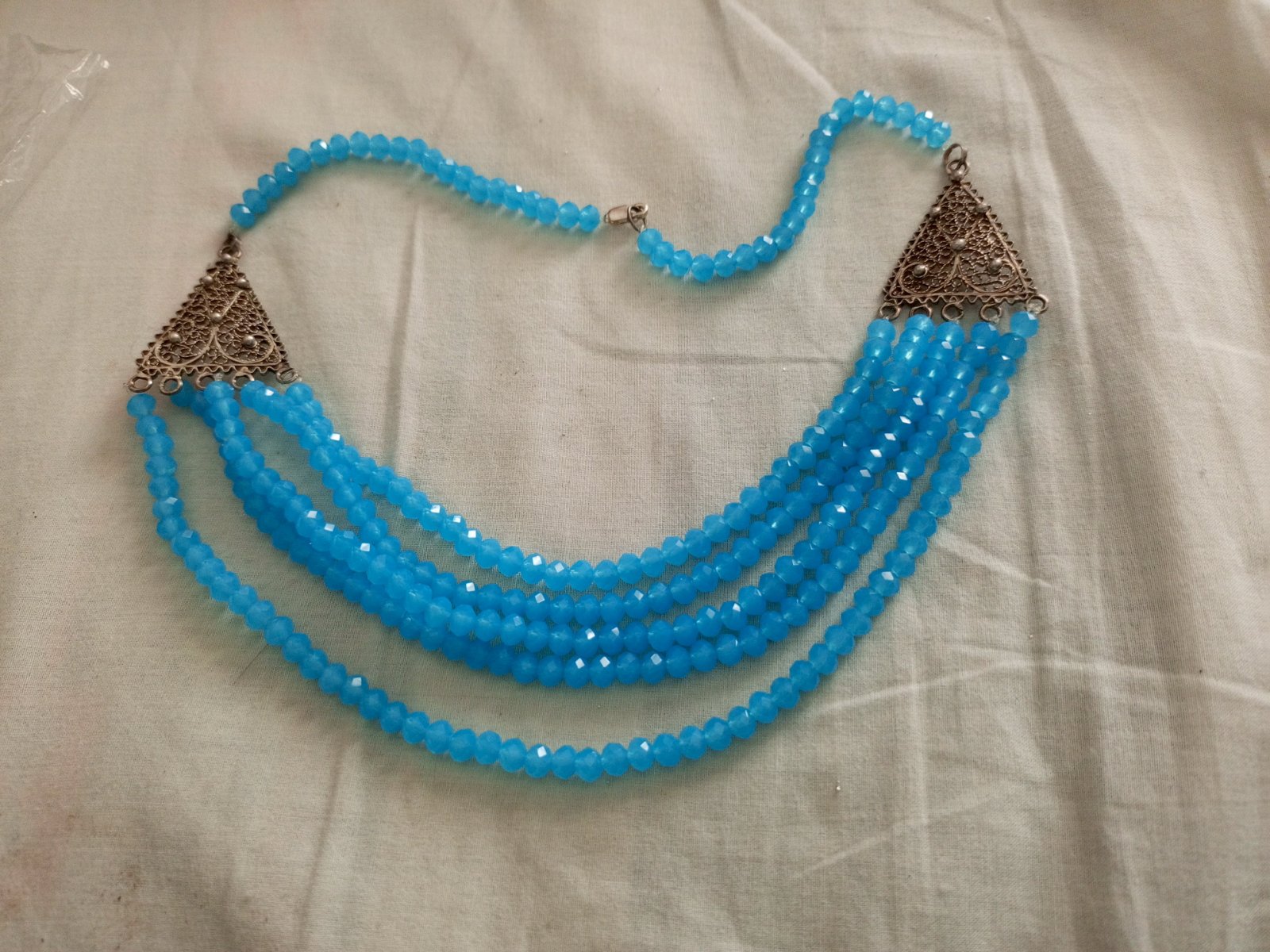 Collier en cristaux turquoises et argent