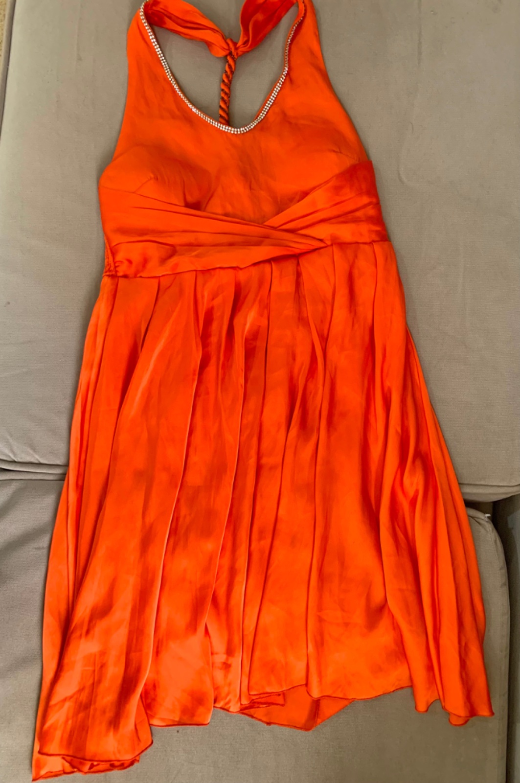 Robe de soirée Orange Éclatant – Dos nu & Coupe évasée ✨