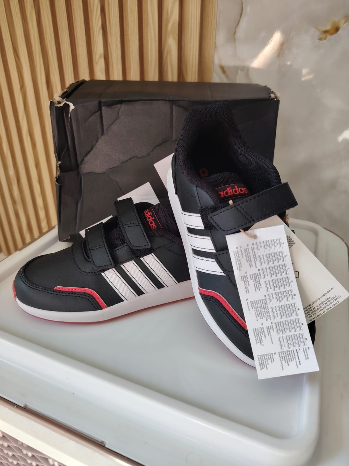 ✨ NOUVEAUTÉ 🇫🇷 | Baskets Adidas VS Switch Scratchs Enfant – (Neuves - Taille 31)