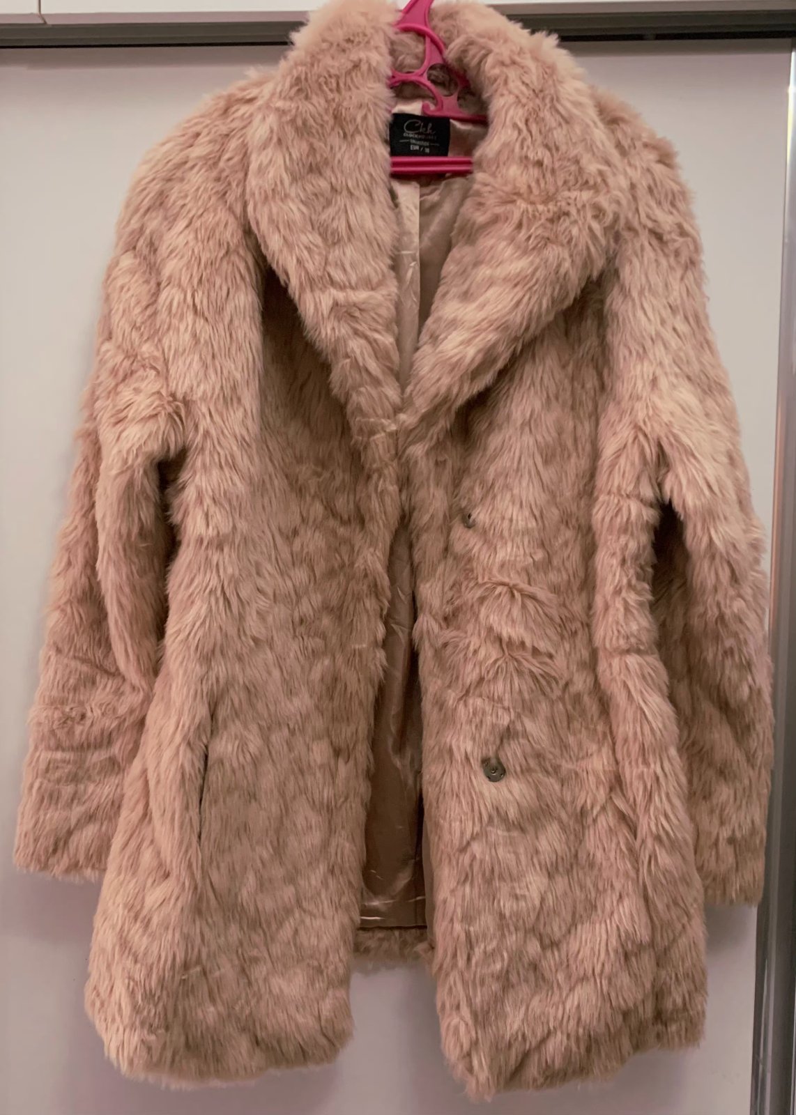 Manteau rose clair à fourrure – Jamais porté
