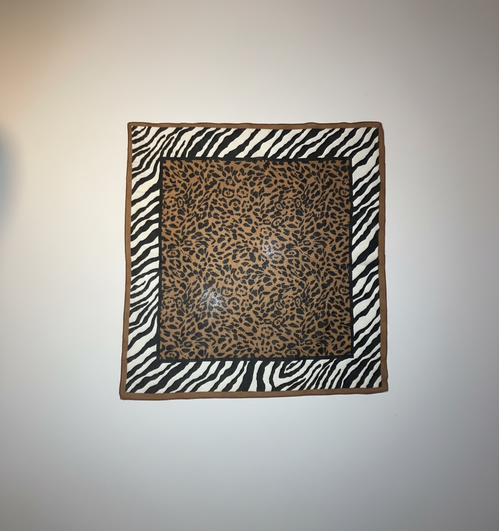 Foulard tigre tres bon etat