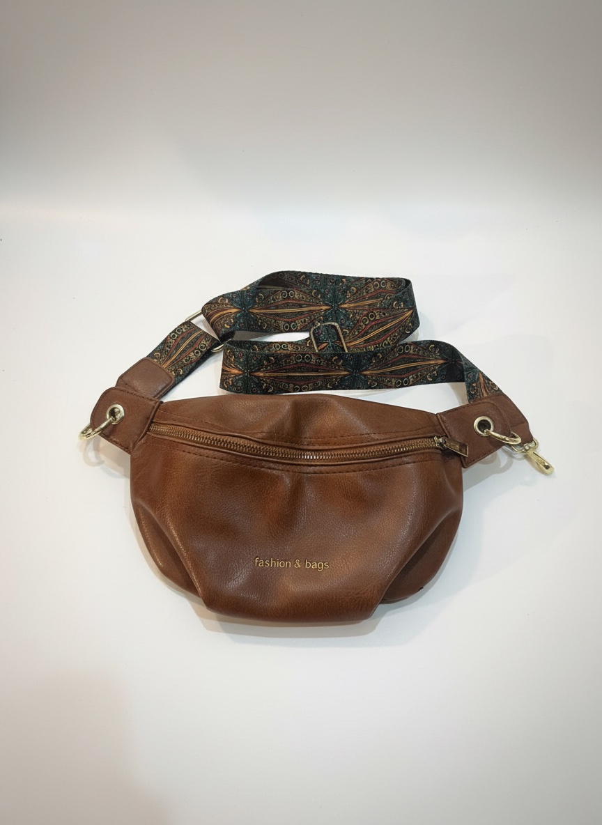 Ce sac banane marron "Fashion & Bags" arbore une sangle large ornée de motifs ethniques colorés