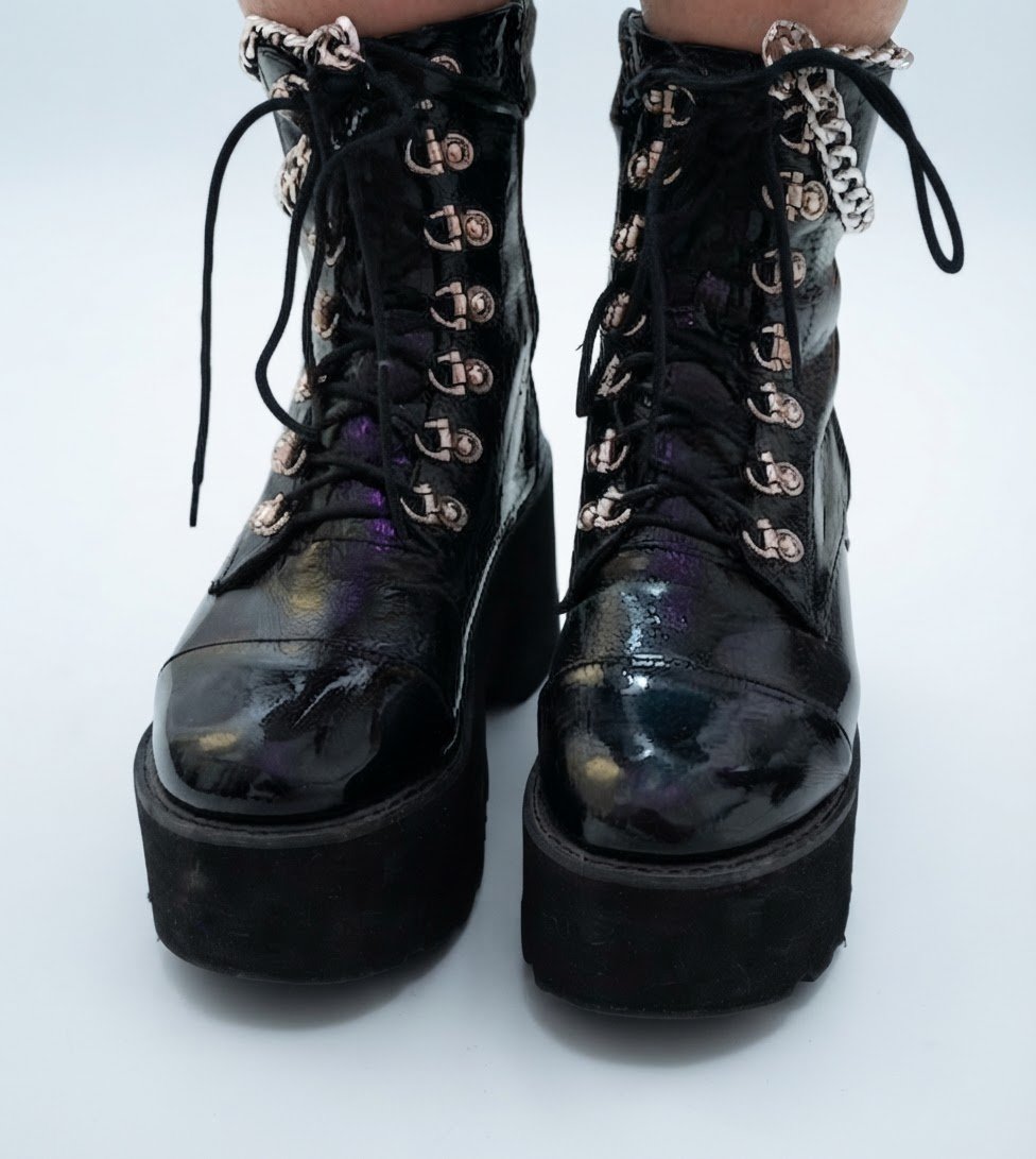 Bottines À Plateforme Et Chaînes Métalliques