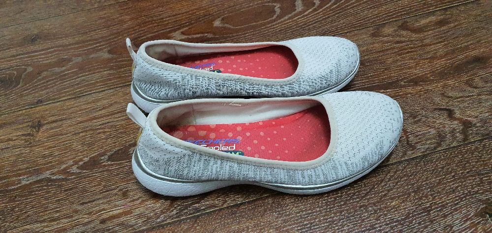 Skechers p 37