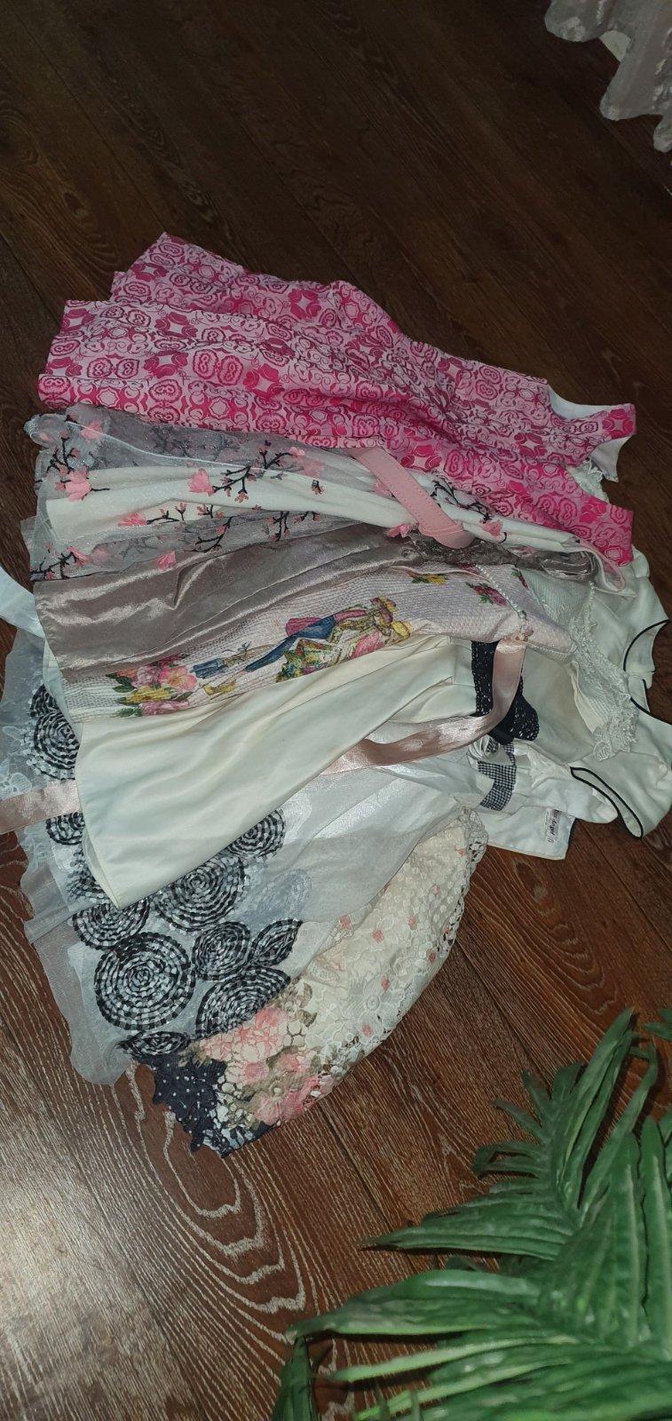 Lot de 7 robes fillette de 6 et  7 ans