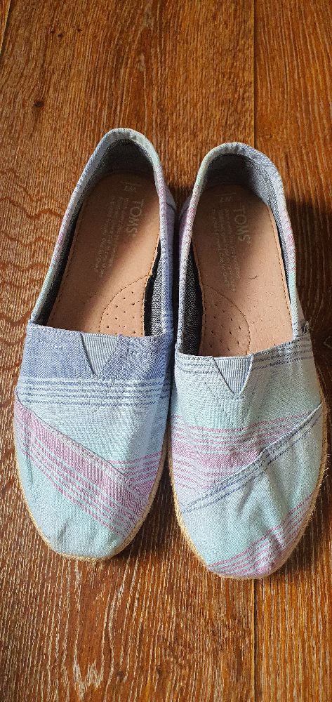 Toms