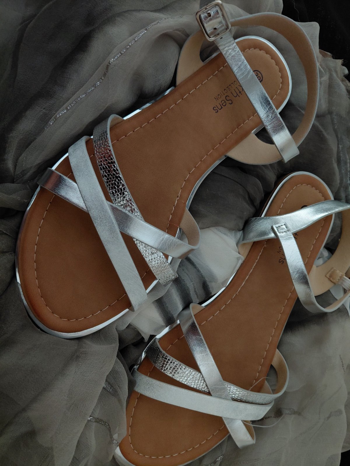 Sandales femme argentées – neuves