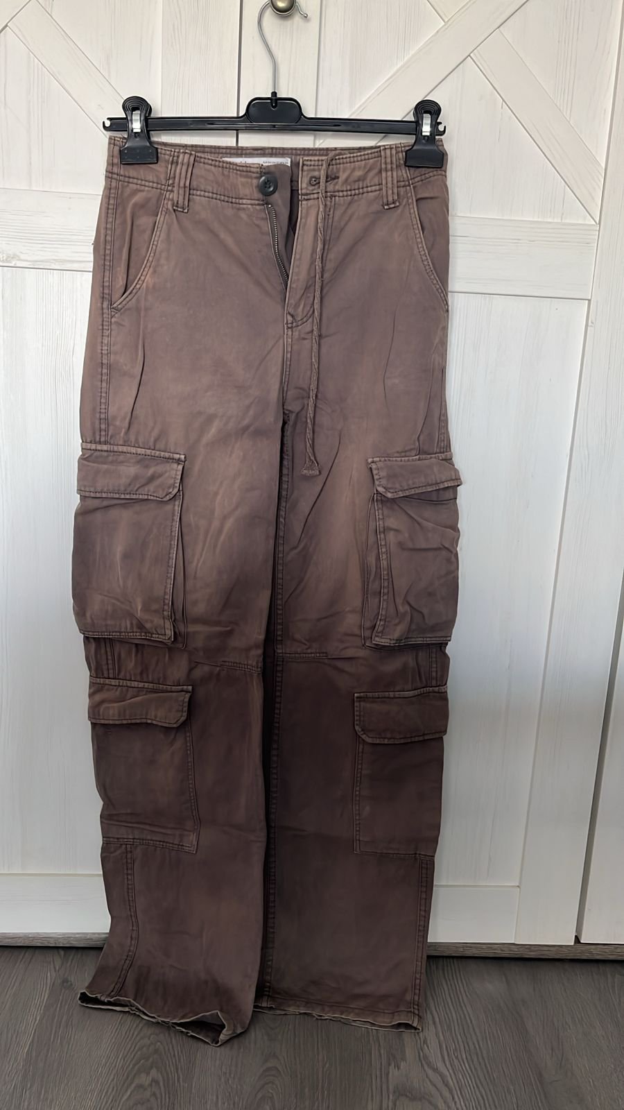 Cargo BERSHKA taille xs