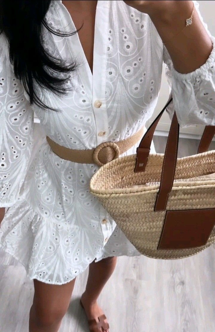 Robe blanche broderie anglaise 
