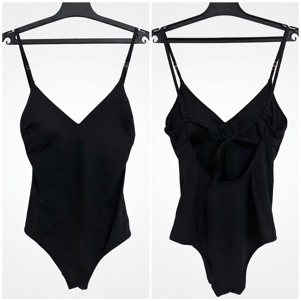 Un maillot OYSHO noir (en V)