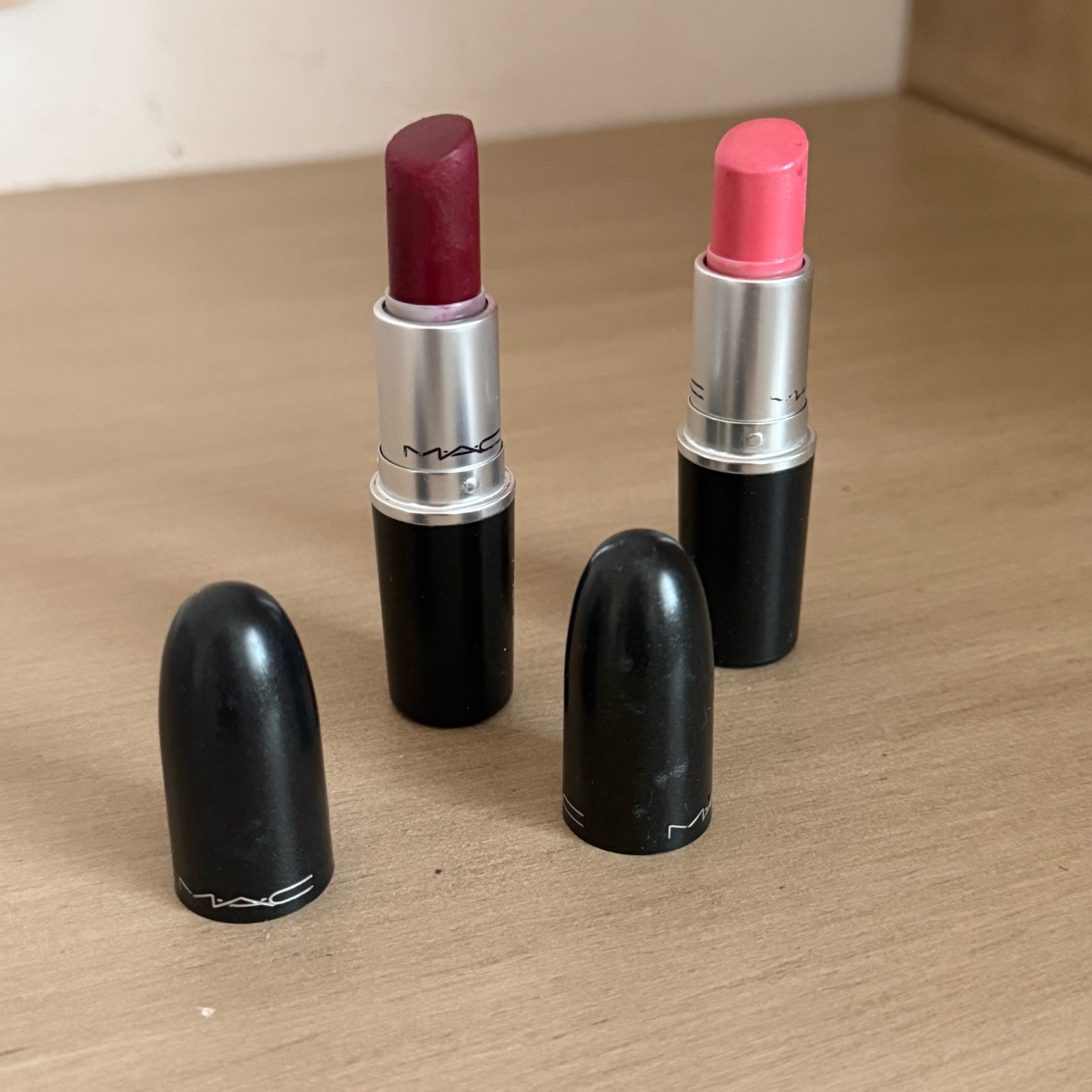2 rouges à lèvres MAC