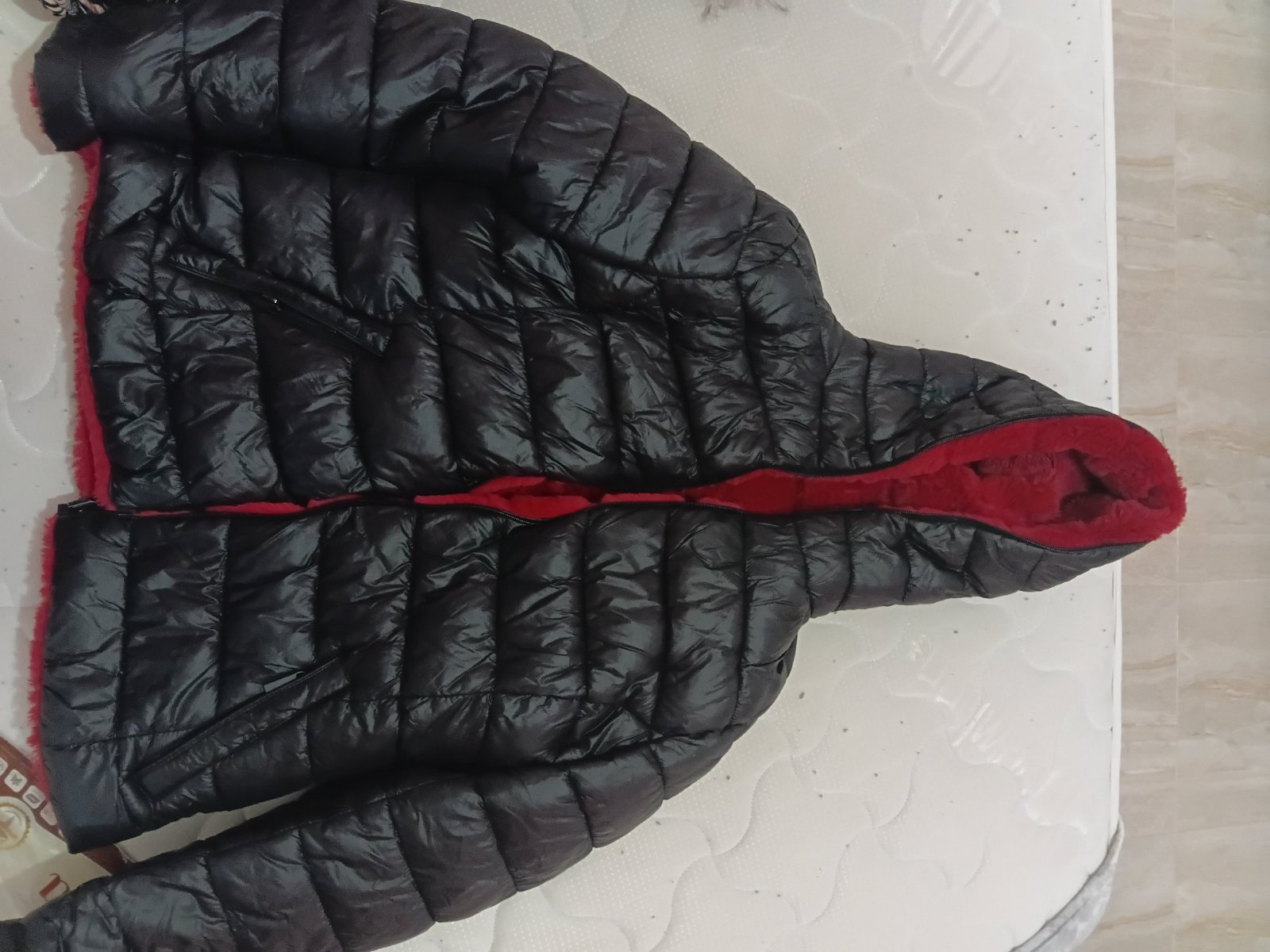 Manteau rouge et noir double faces