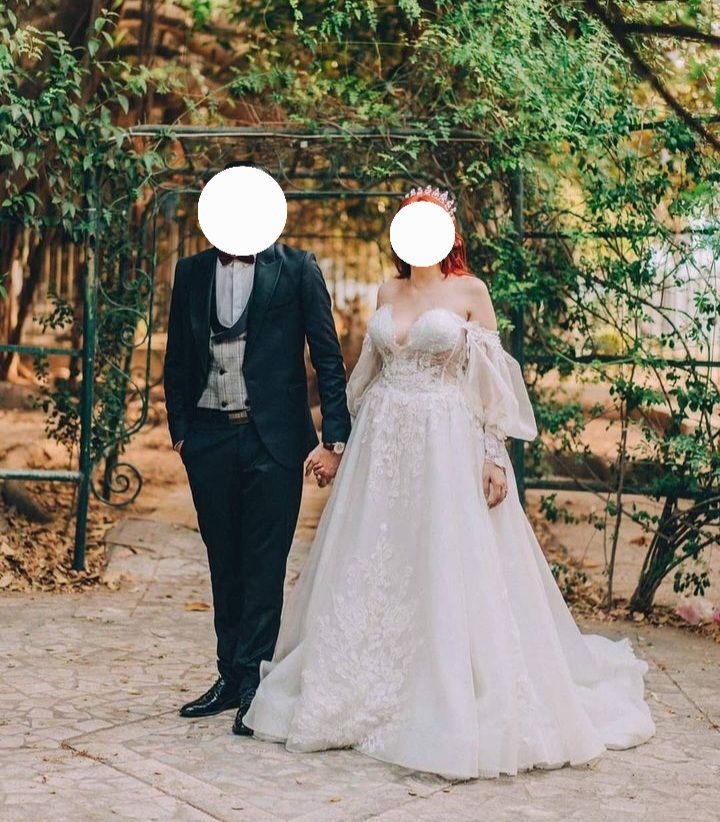 Robe de mariée avec traîne et broderie 