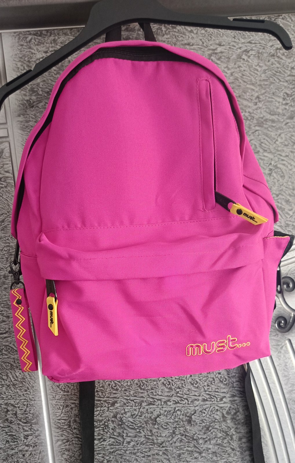 Sac à dos must 🩷 porté une seule fois 🤍 avec  un trousse gratuit 💝