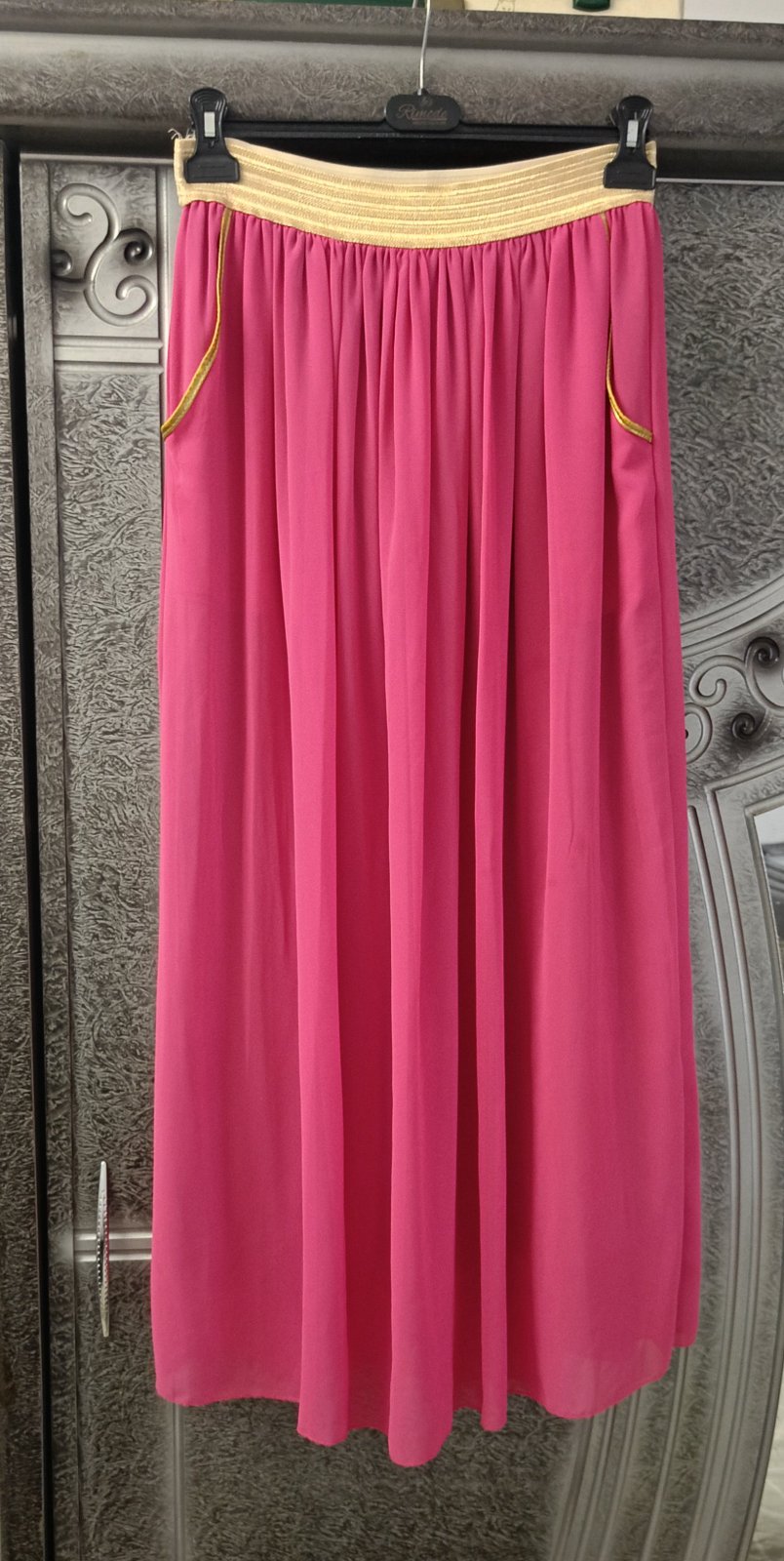 Très jolie jupe rose fouchya 