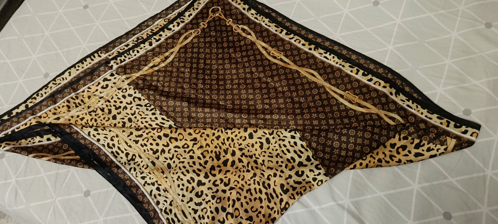 Très jolie foulard 