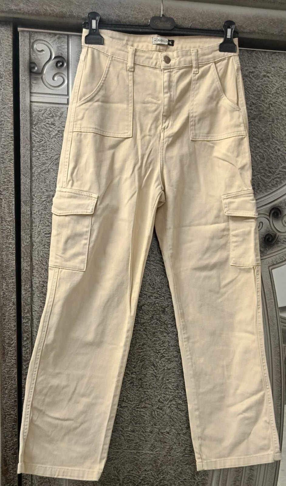 Joli pantalon cargo beige taille 40 Gold