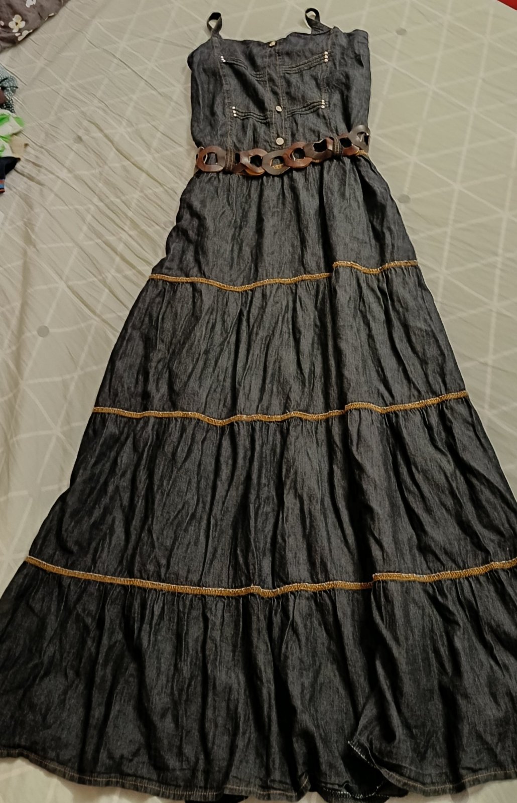 Jolie robe djin 🩷❤️🤍 taille 40🧡💛❤️