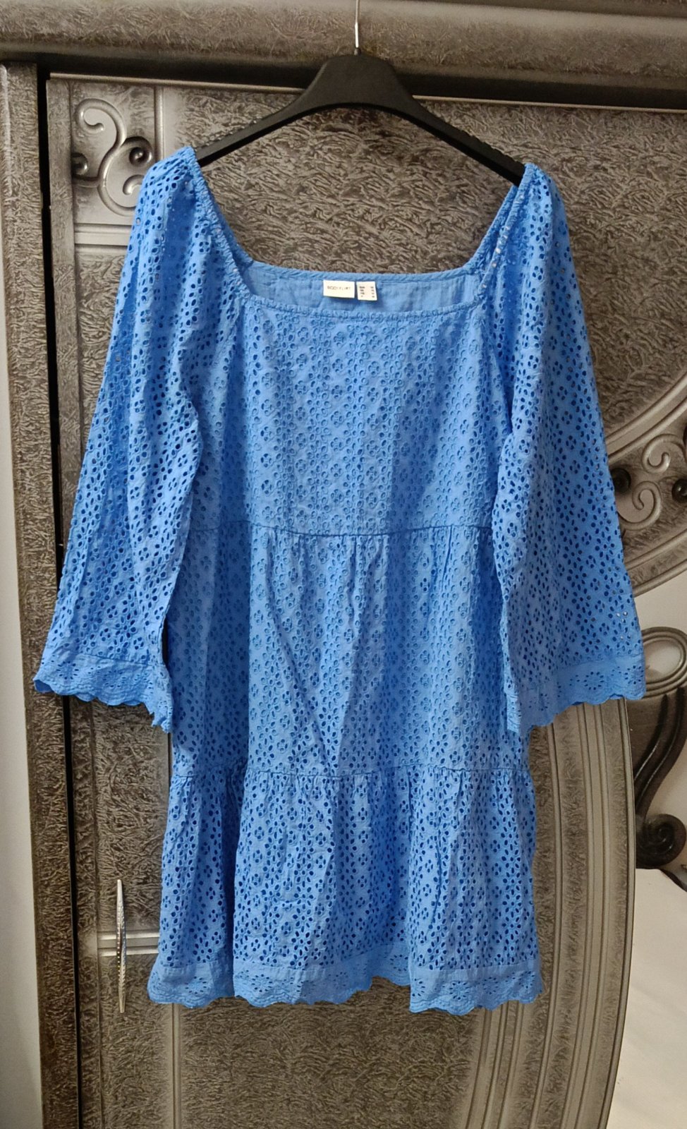 Jolie robe broderie 👗 body Flirt 🤍❤️🩷💝