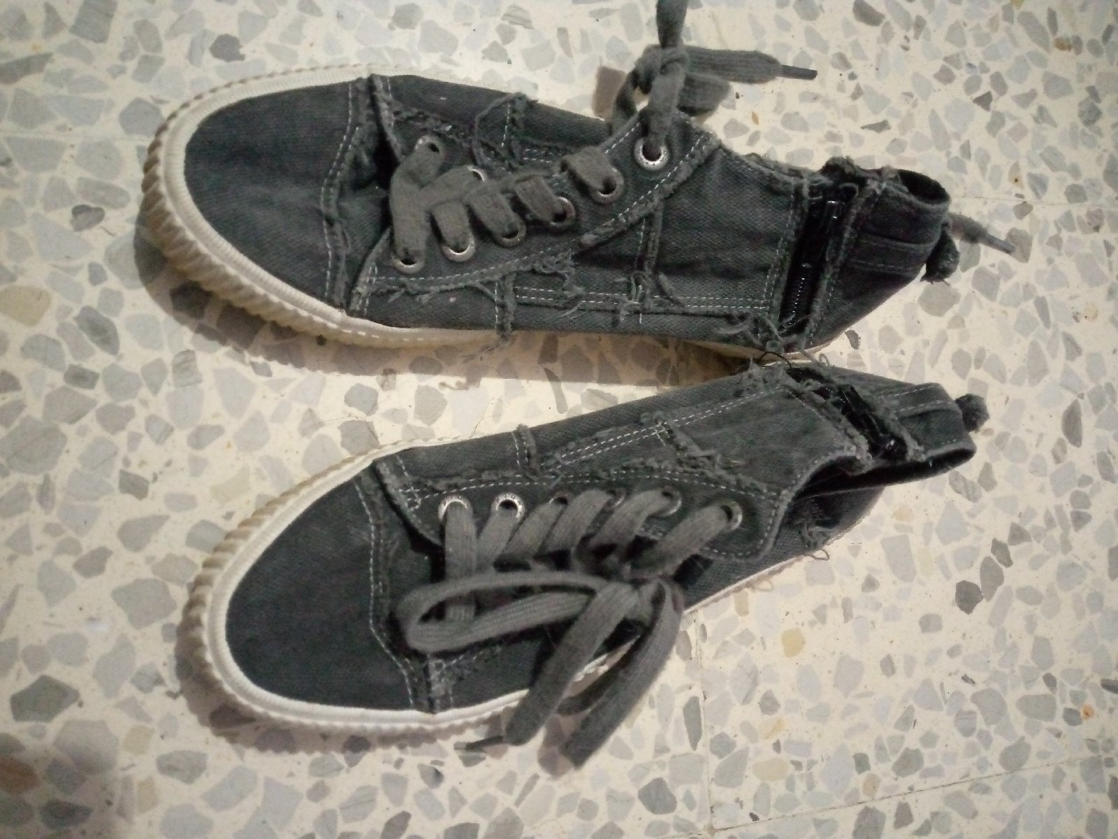 Grunge Sneakers 