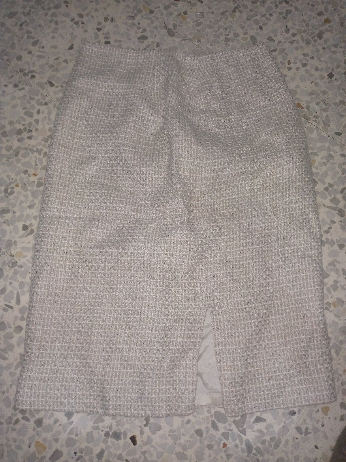 Jupe droite beige avec fonte devant 