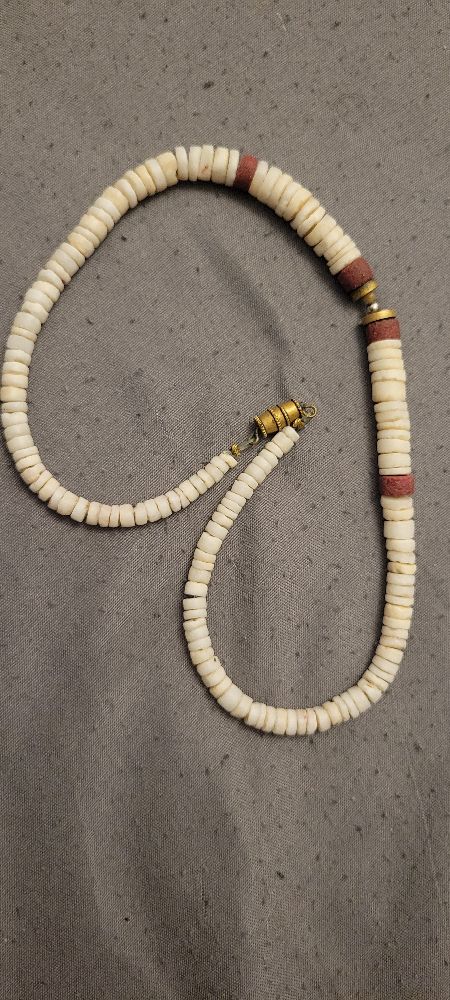 Collier en coquillage Puka