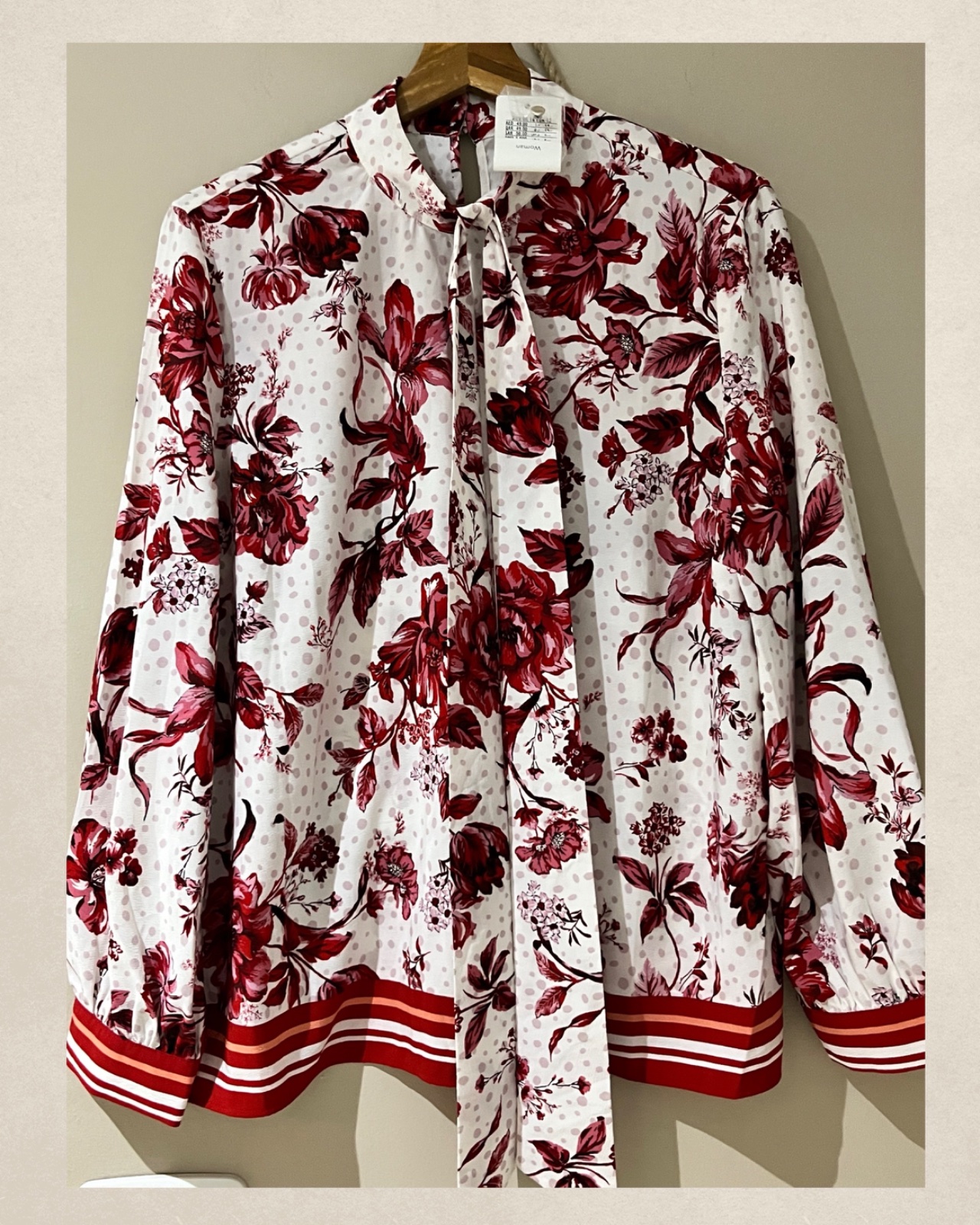 Trés chic chemise avec étiqutte🌺🌺🌺