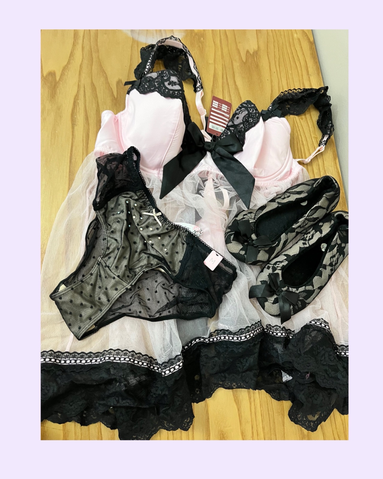 Ensemble lingerie 4 pièces avec étiquette collection secrets babydoll🩷🖤🩷