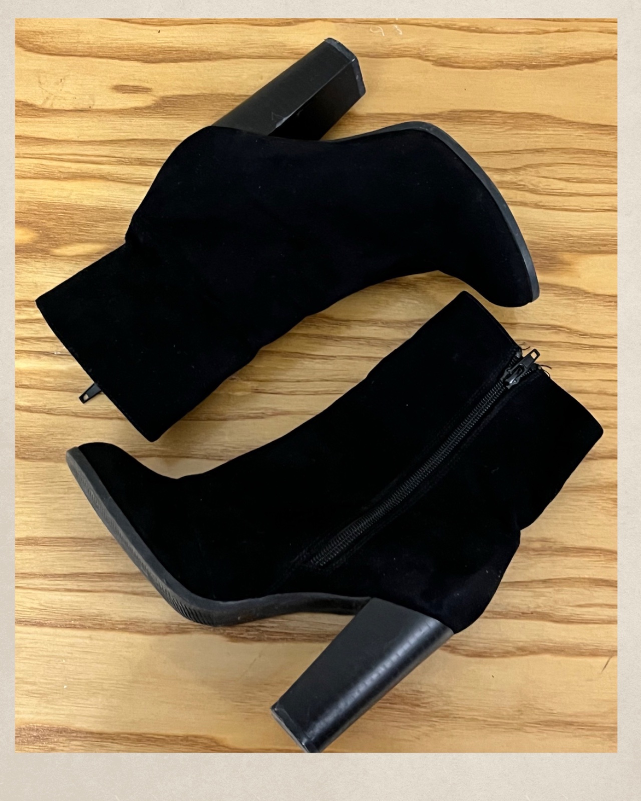 Bottines en daim à talon épais🖤