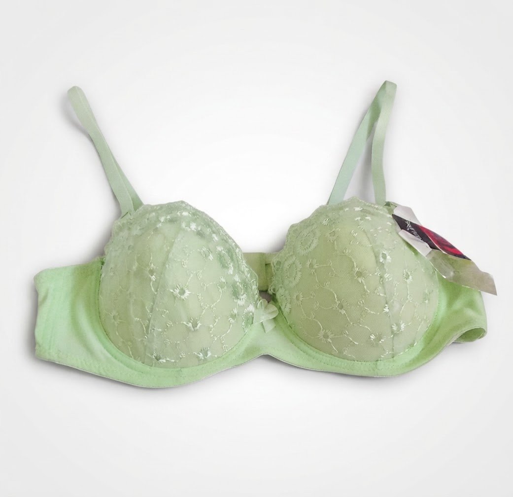 Lingerie avec bretelles transparentes 