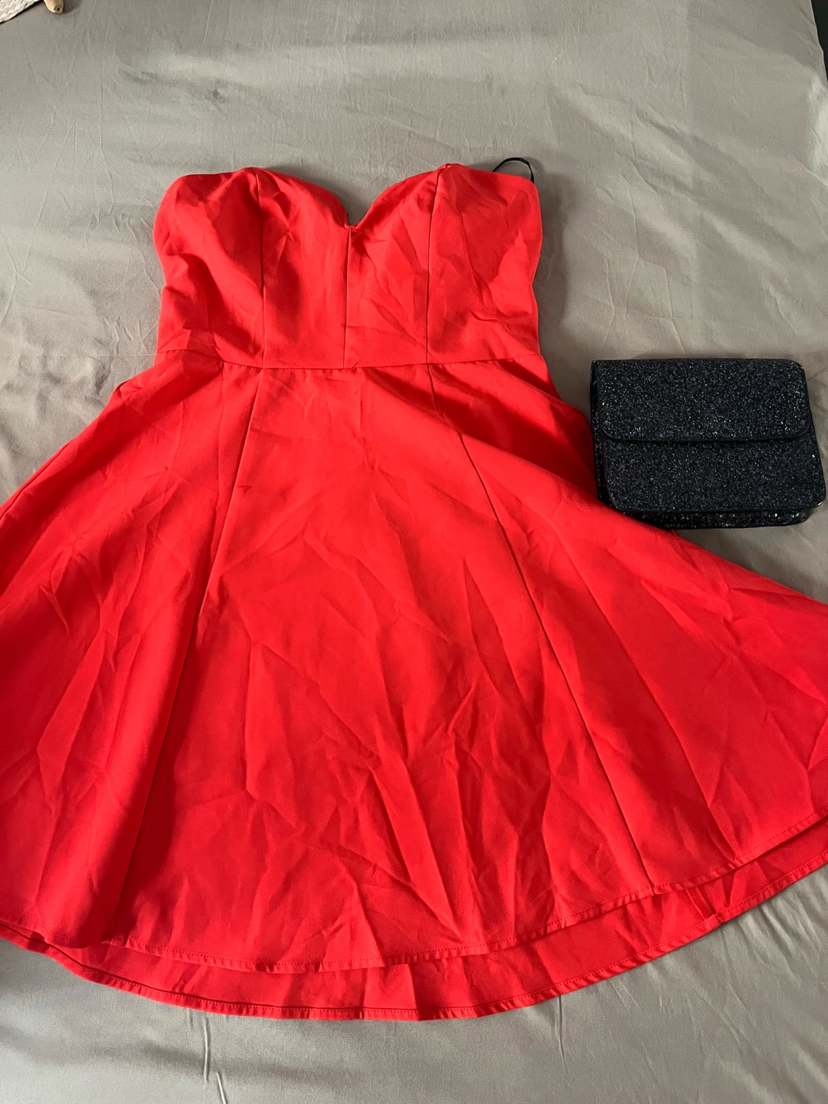 Red dress😍😍