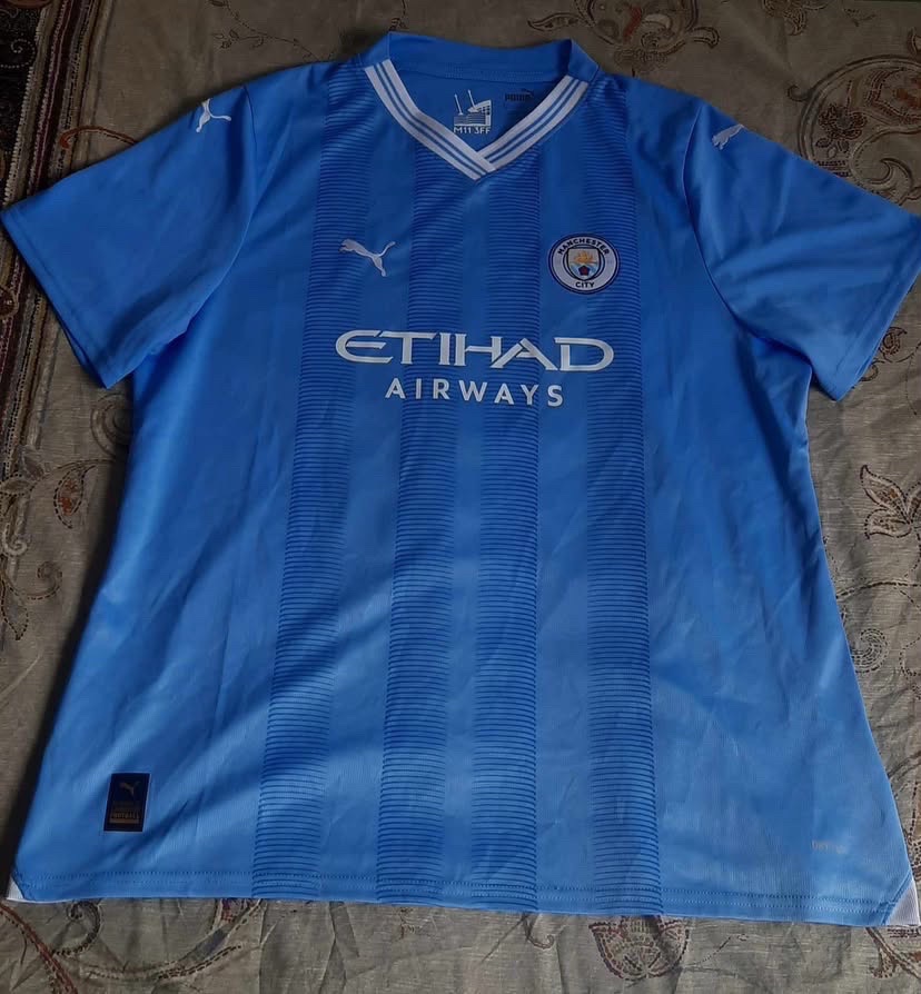Manchester city gralish t-shit XL fits L