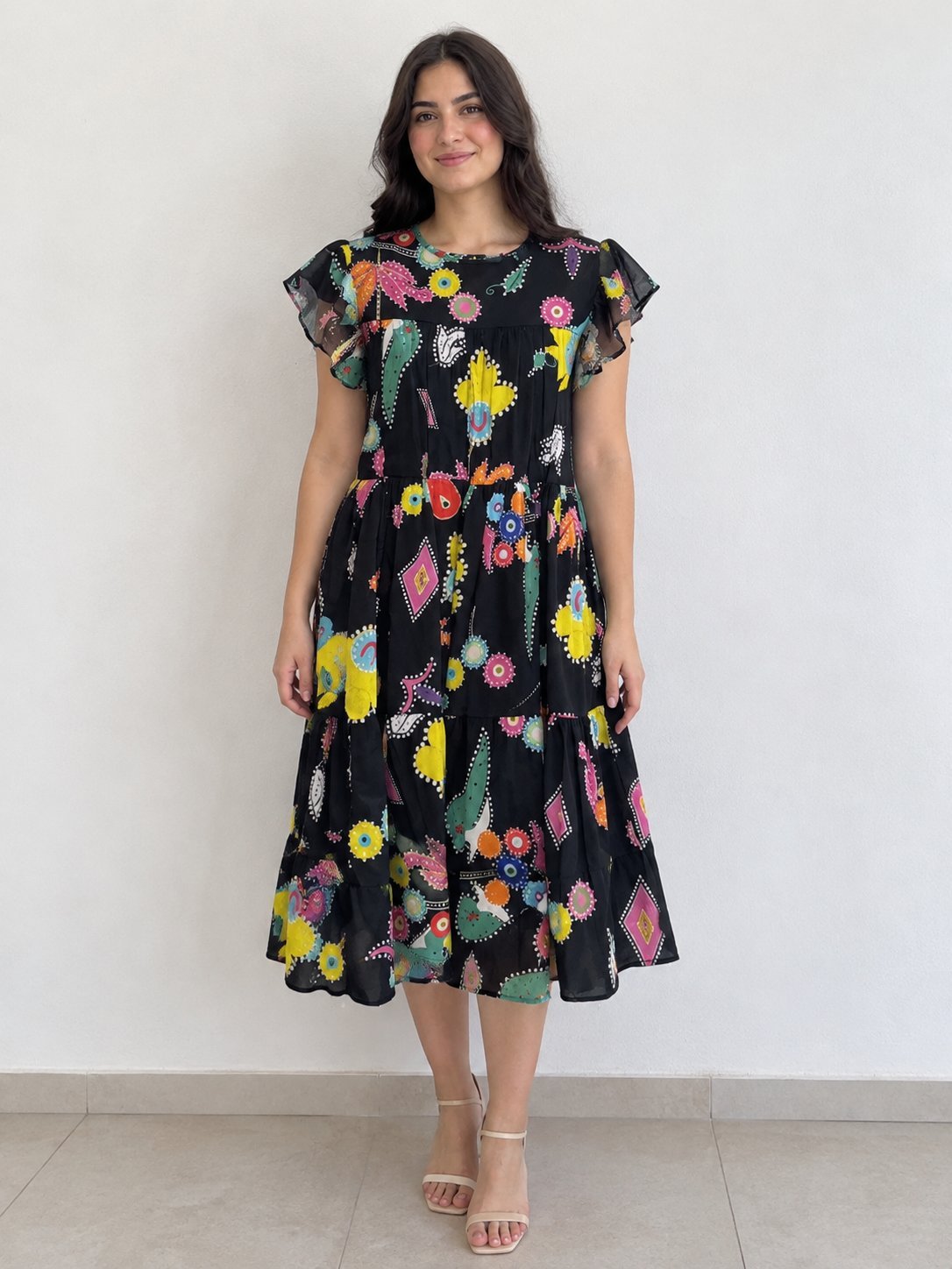 Robe noire colorée 