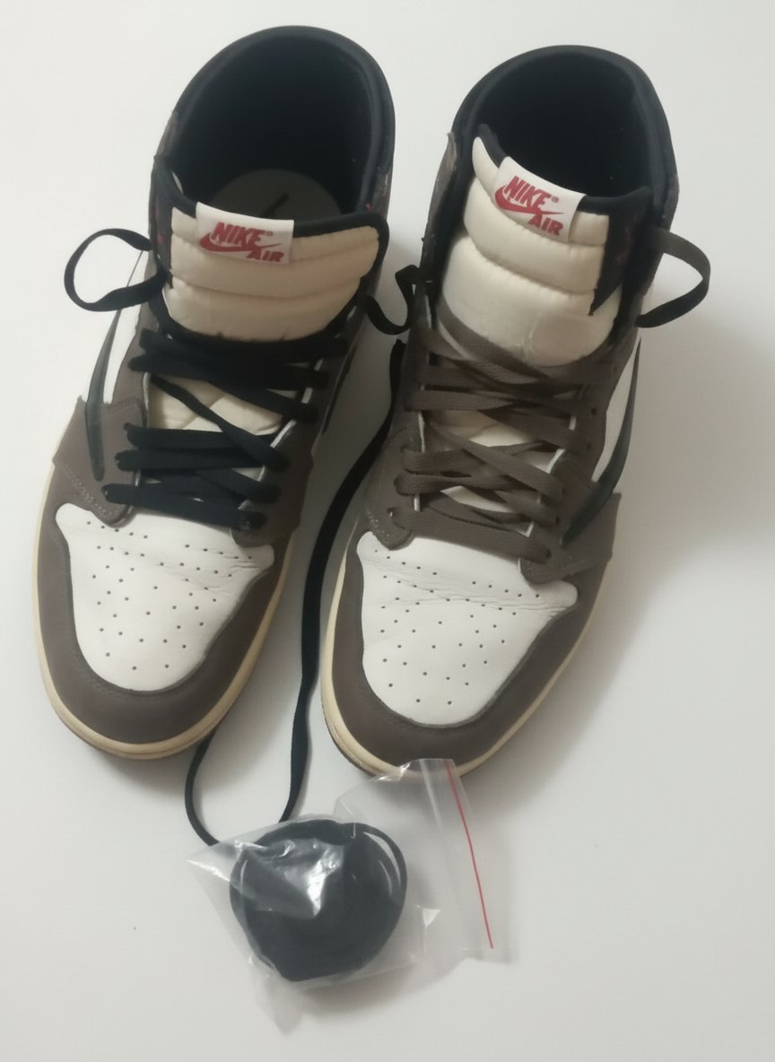 Basket air Jordan 1  X travis Scott 