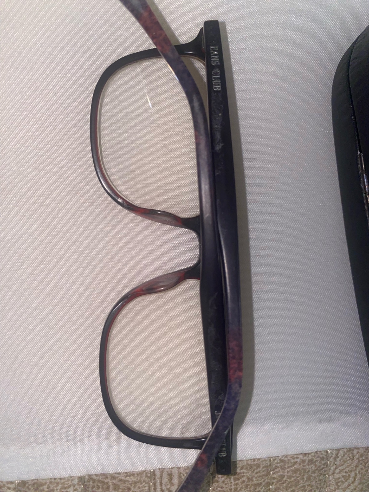 Cadre de lunettes femme – Noir & rouge