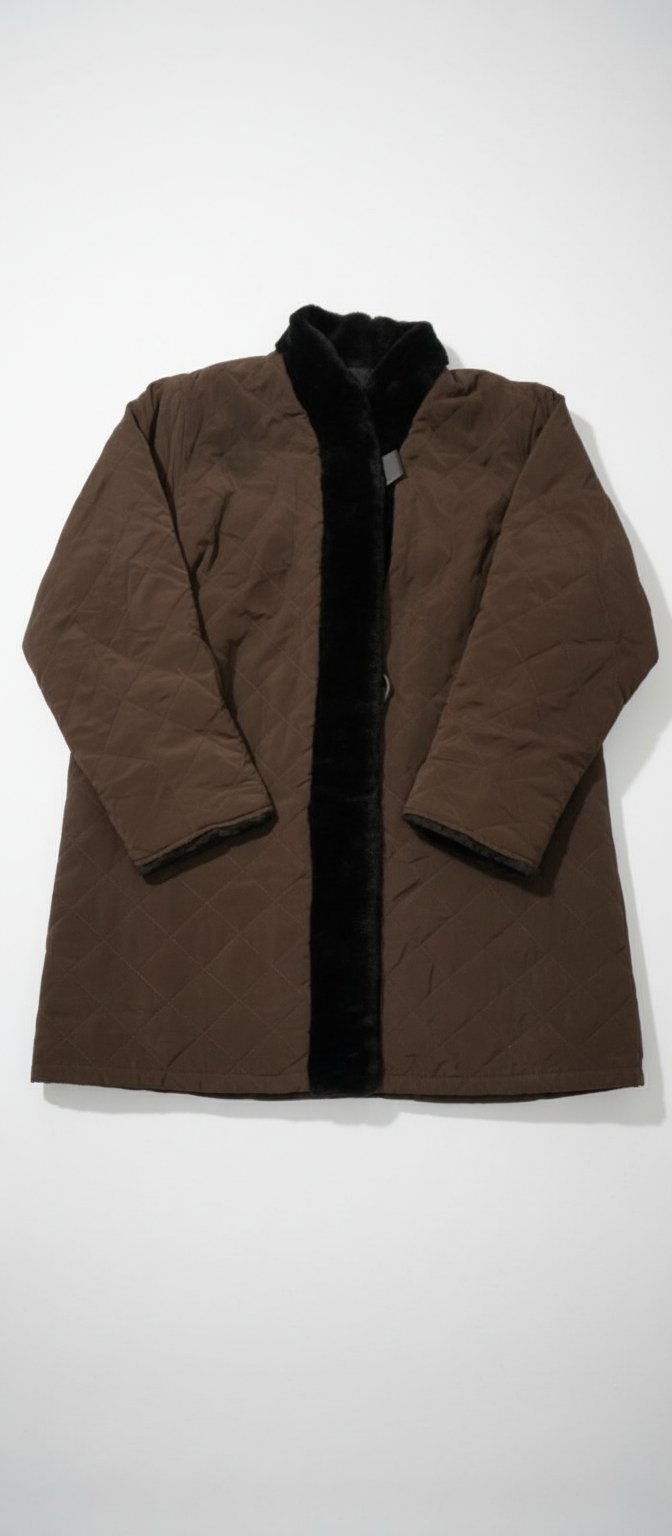 Manteau marron avec fourrure à l'extérieur 
