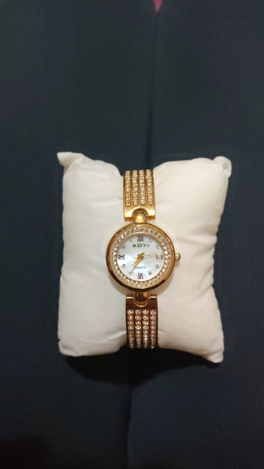 Montre femme en doré de bonne qualité 